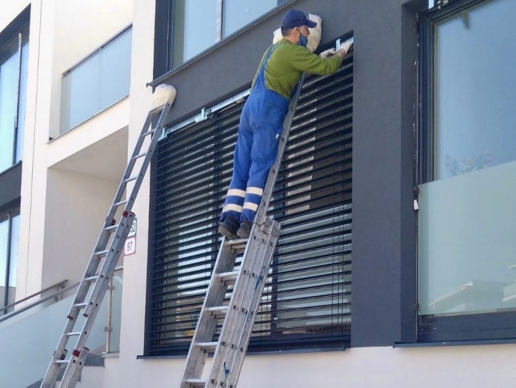 Vonkajšie hliníkové žalúzie vo farbe antracit v obci Dunajská Lužná